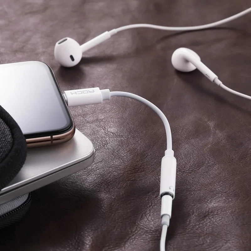 Adaptador Compatível Com iPhone iPad Cabo Lightning Para P2 Femea Áudio Auxiliar Fone